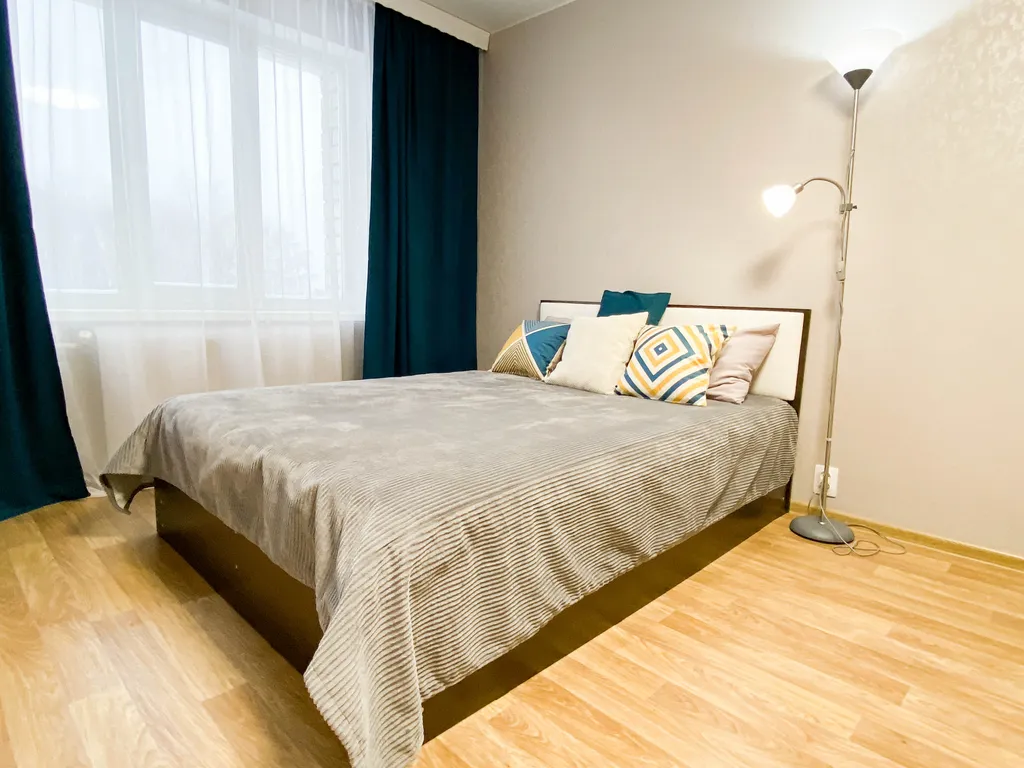 Стильная просторная квартира с модными кроликами в Орбите