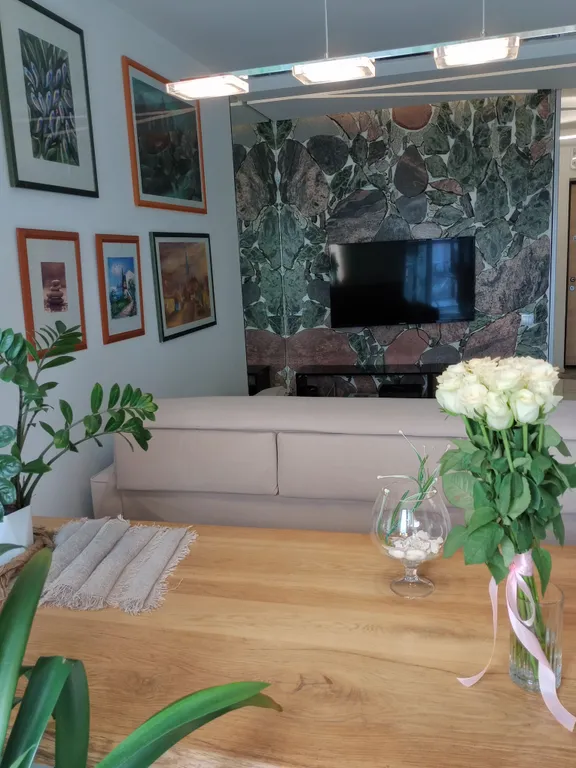 Студия с панорамной лоджией в центре города