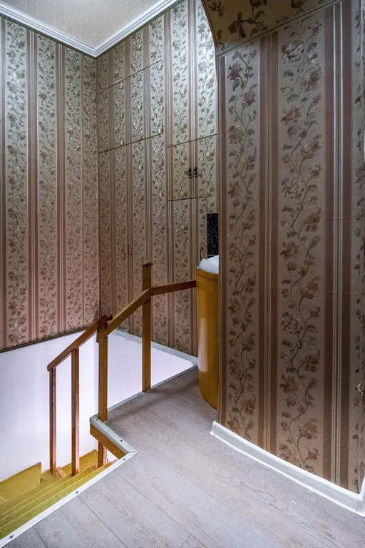 Комната с окном в Доме Путешественника