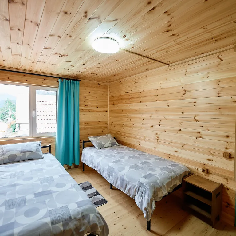 Номер с видом на телецкое озеро и р. Бия