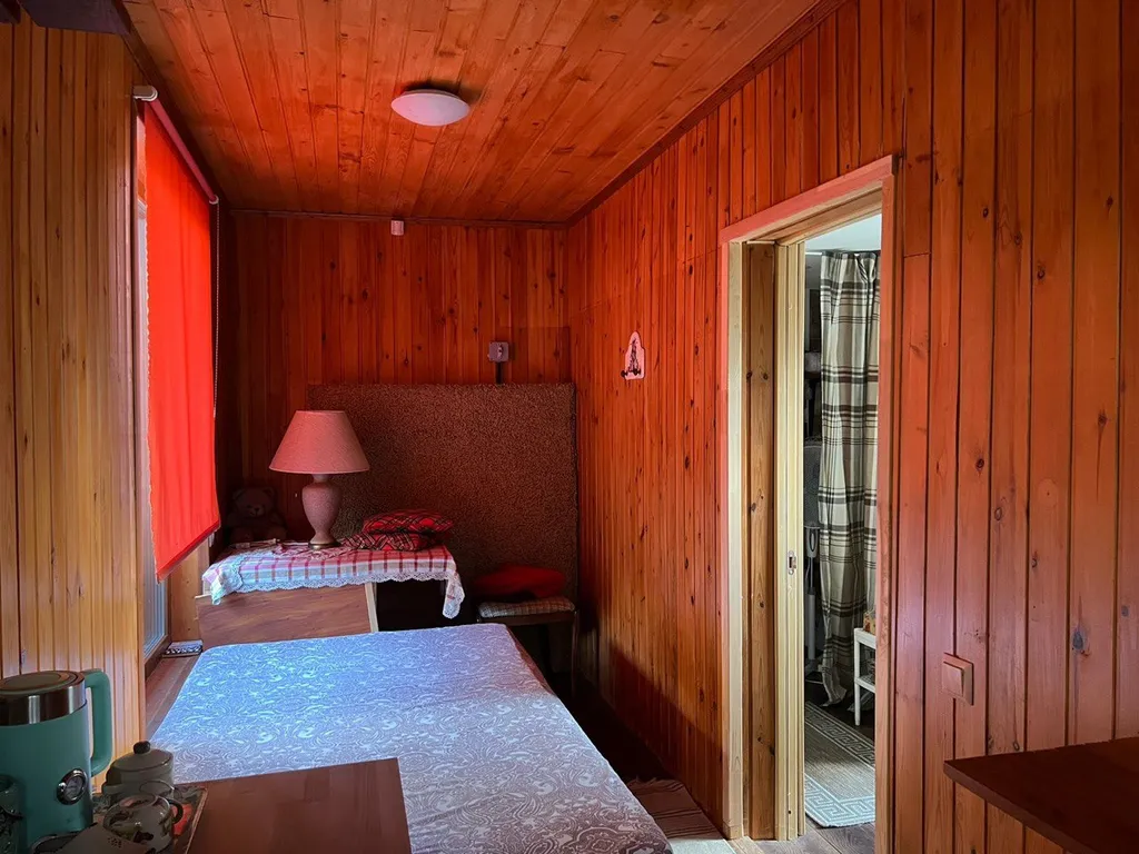 Коттедж Уютный деревянный дом с ландшафтным садом у озера — Шеметово