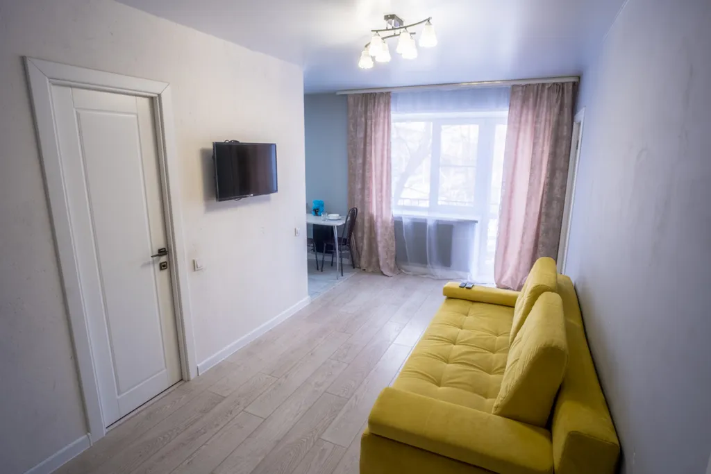 Евротрешка рядом с парком