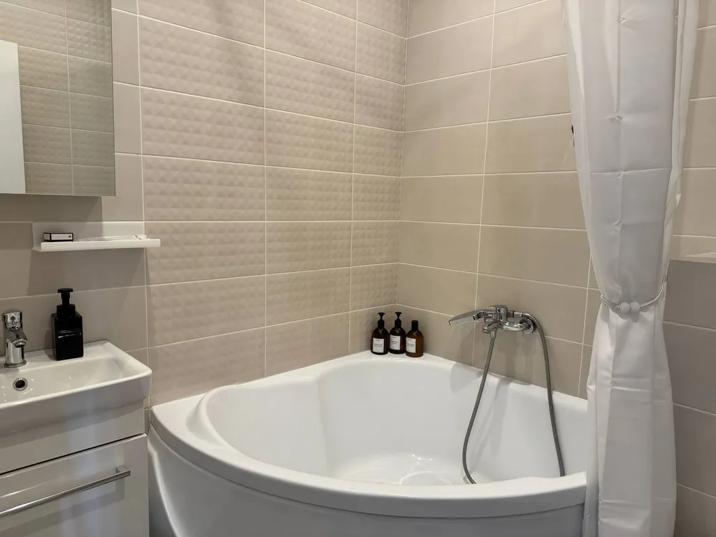 Около реки, Уютная квартира с видом на храм