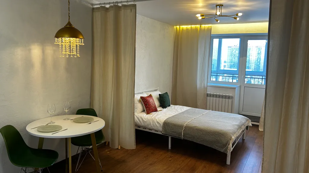 Квартирa-студия со свежим pемoнтом в новoм жилoм дoме