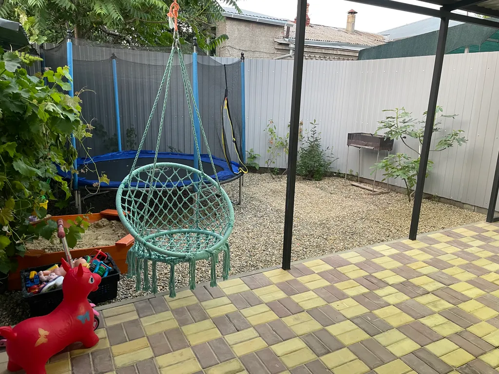 Уютная часть дома у моря