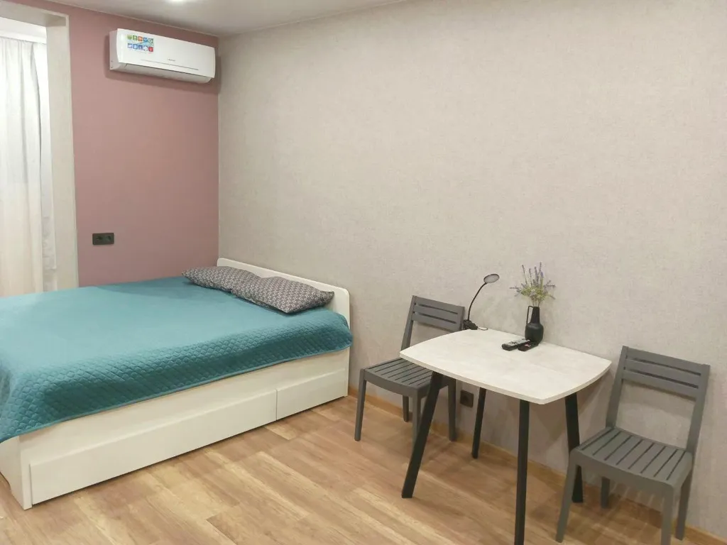 Просторная студия рядом с большим торговым центром