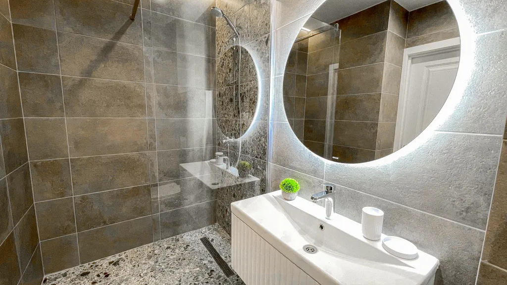 Слоники с видом на море Пик Южный