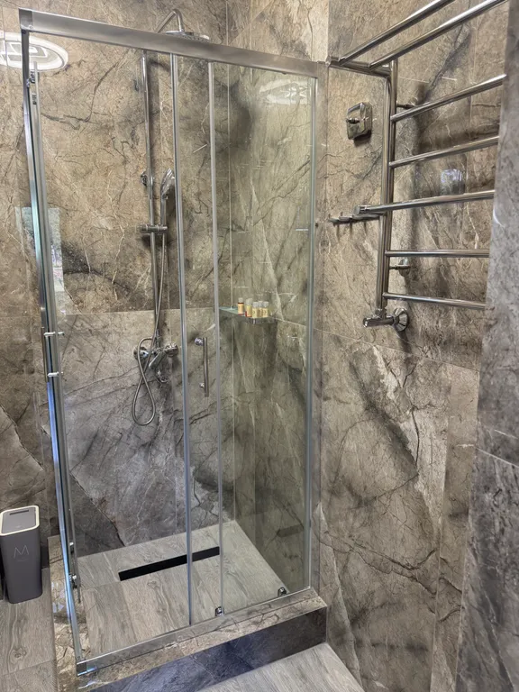 Коттедж Дом с панорамными окнами и видом на лес — Архыз