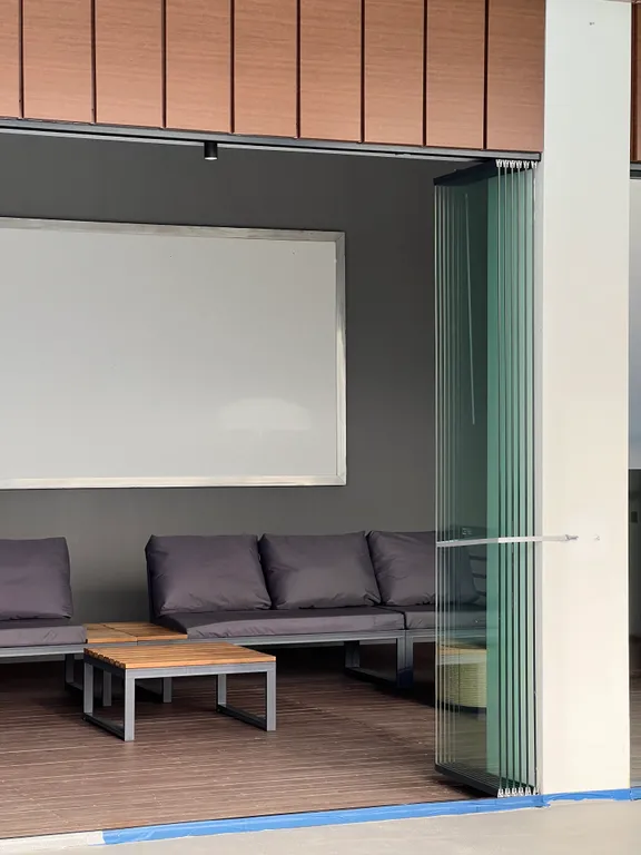 Gide villa посреди леса с видом на море