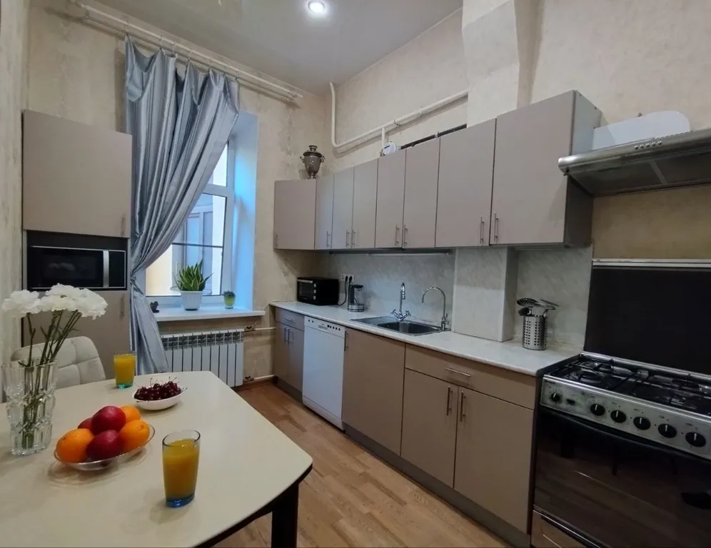 Квартира Квартира с паркетом и высокими потолками — Санкт-Петербург