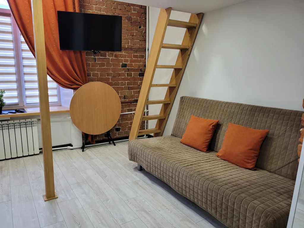 Лофт-3 Красная. Клёвая двухуровневая студия в центре