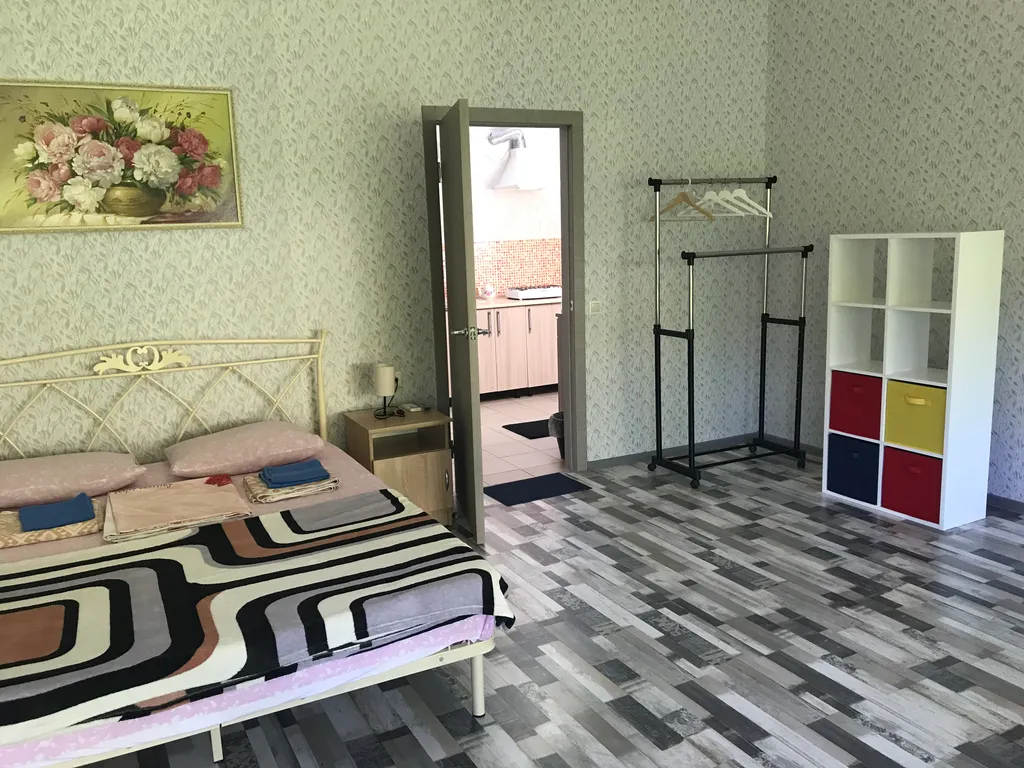 Коттедж Апартаменты с балконом в частном доме у бассейна — Адлер