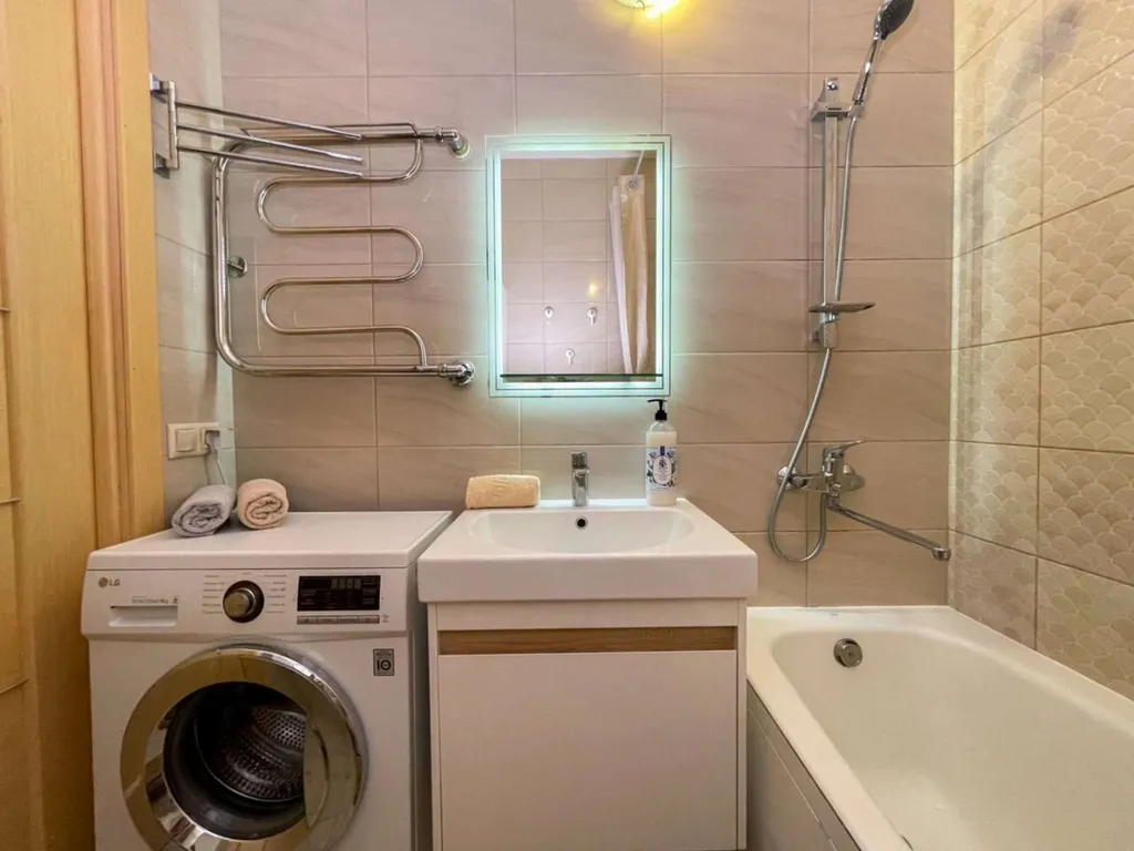 Квaртиpa с хоpoшим peмoнтoм c тpемя изолировaнными комнатaми