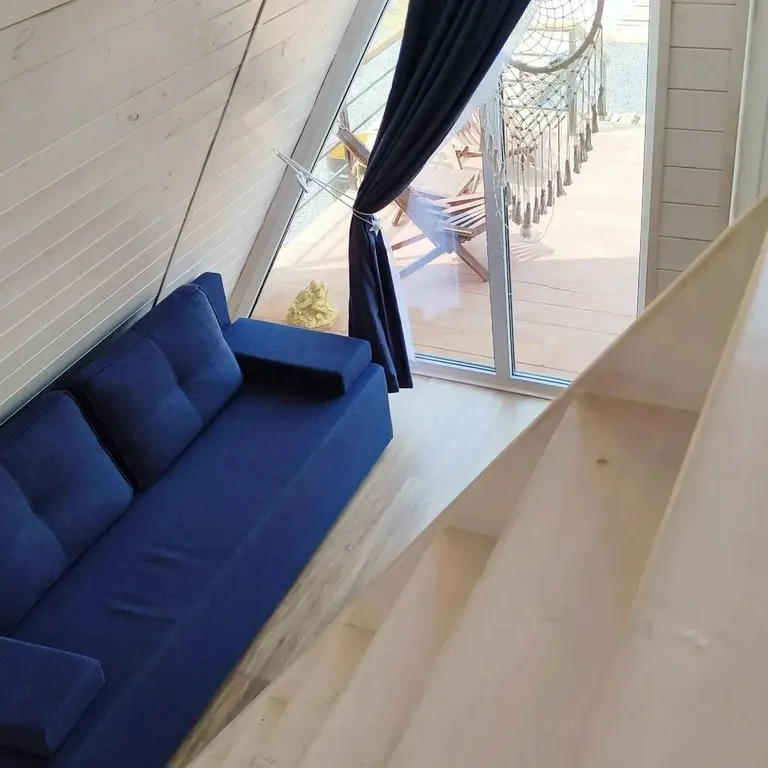 Уютный дом в стиле Афрейм в черте города