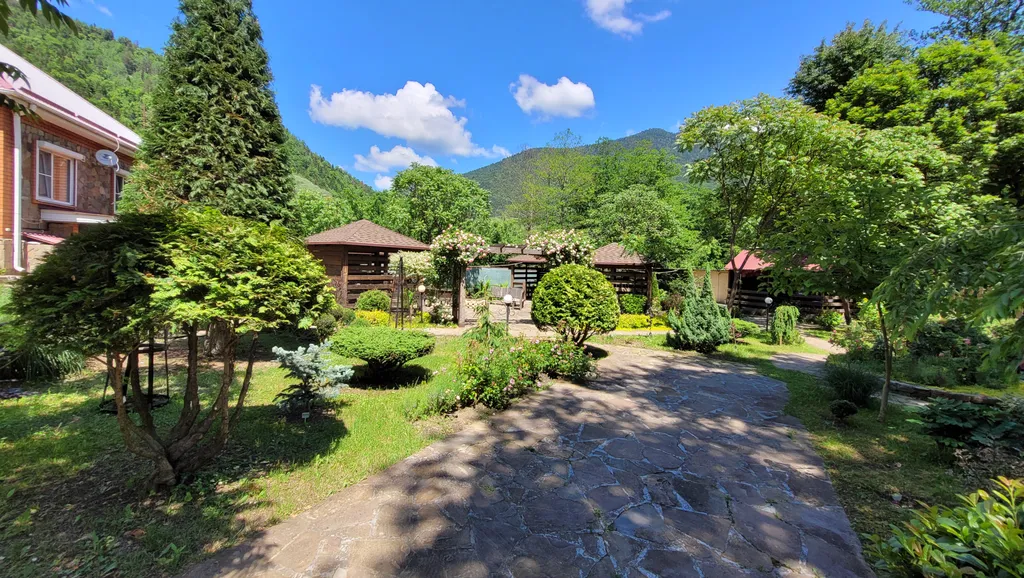 Коттедж в горном районе и на берегу реки