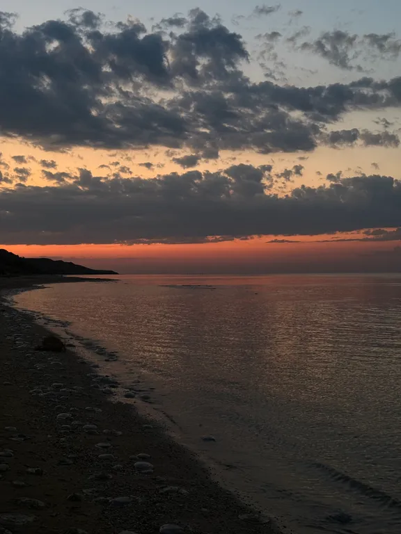 Дом на берегу моря с бассейном