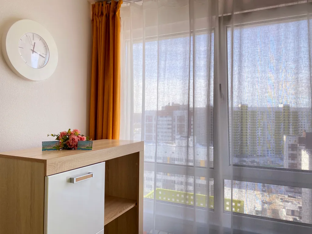 Чистая, уютная квартира рядом с заездом в город с детской площадкой