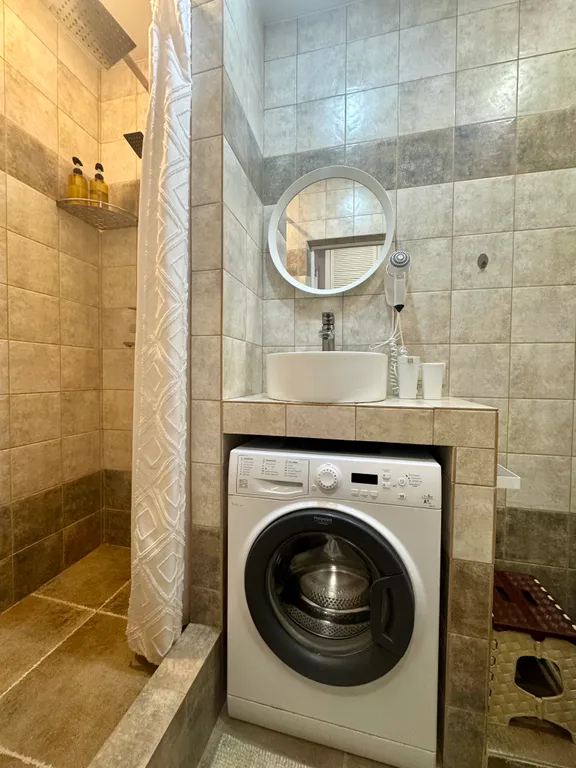 Просторные апартаменты с 2 спальнями в центре