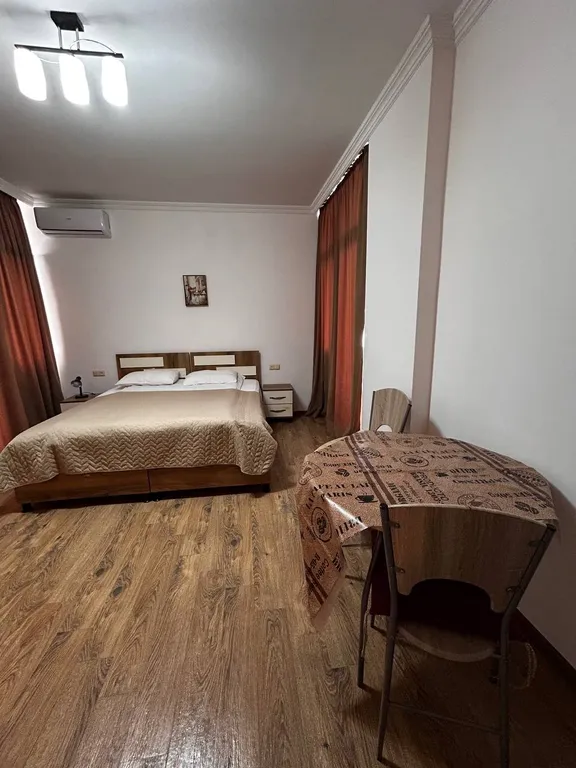 Просторная студия с двумя балконами на море и горы