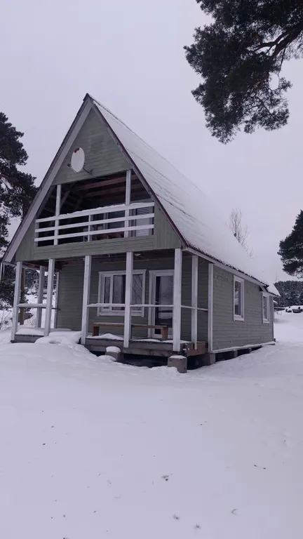 Домик на берегу залива Ладожского озера