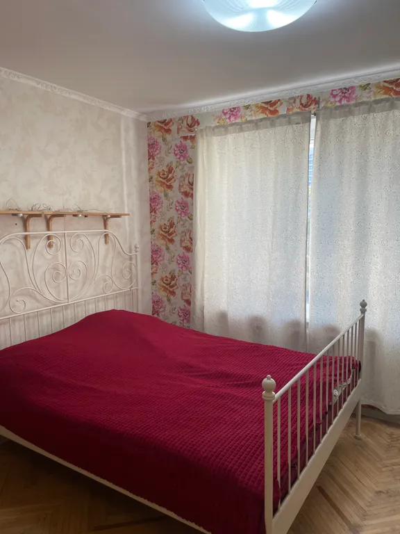 Квартира 1-комнатная квартира с большой кроватью и диваном рядом с метро — Москва
