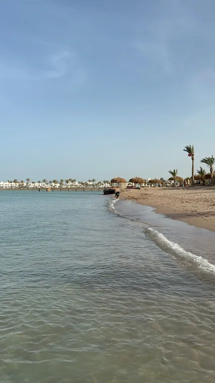 Апартаменты с личным пляжем и бассейном