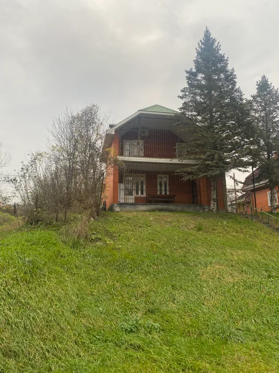 Дом на берегу реки