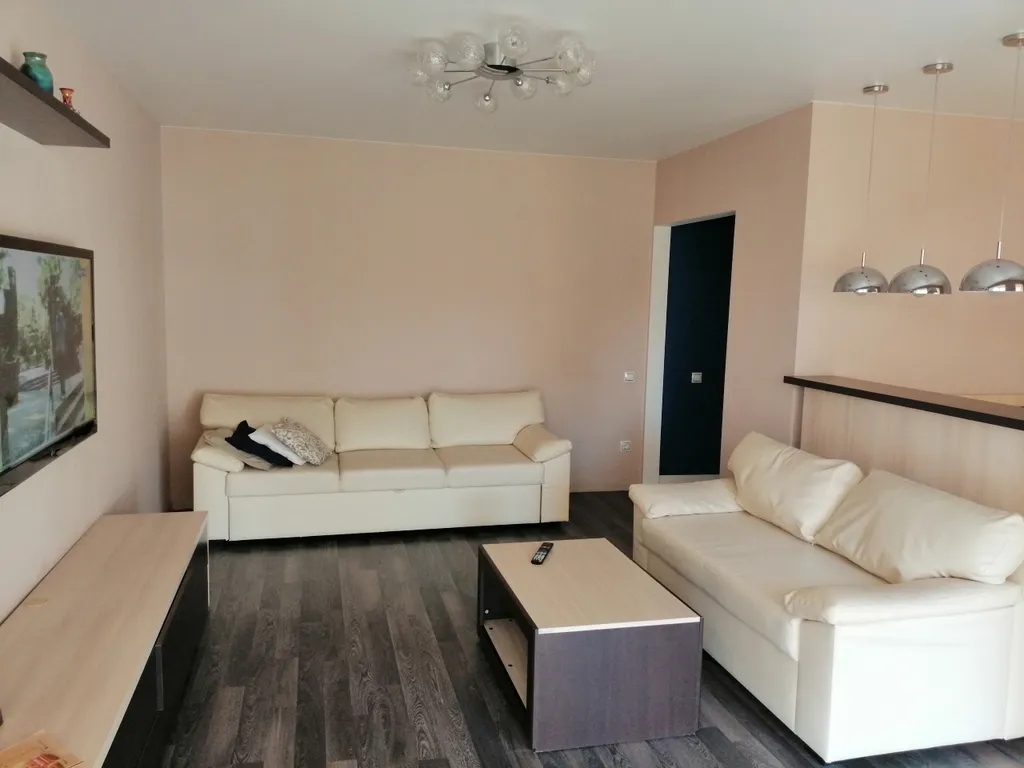 Уютная квартира с панорамными окнами и кондиционером