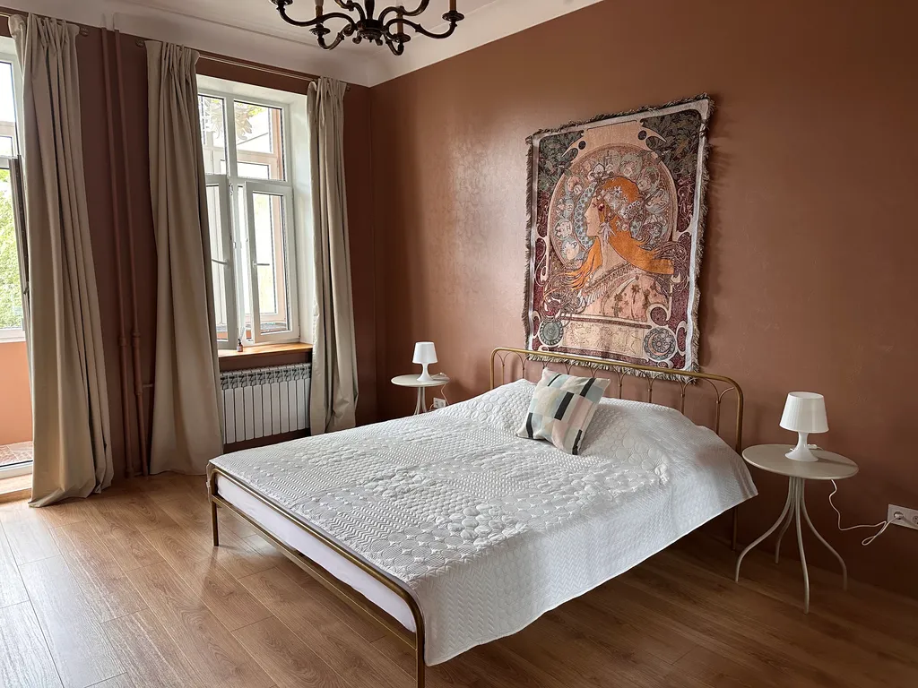 Великолепная большая историческая квартира