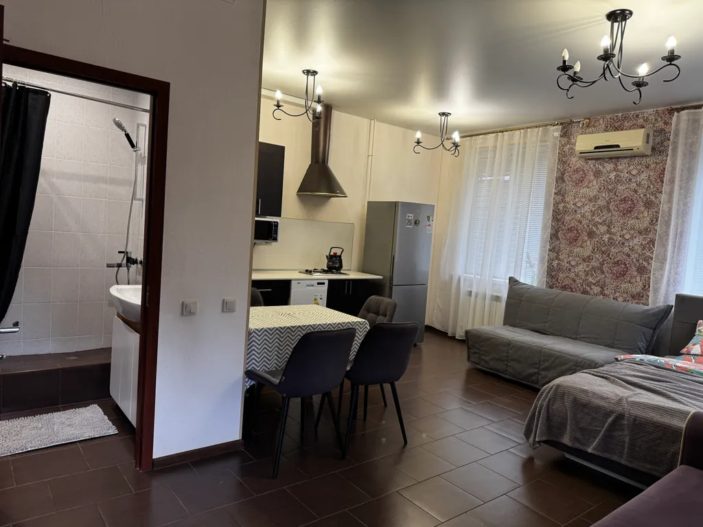 Квартира Квартира Апартамент с кухней в частном доме у набережной — Геленджик