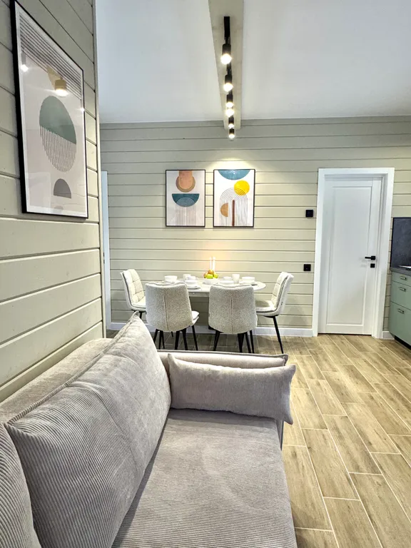 Дом рядом с озером