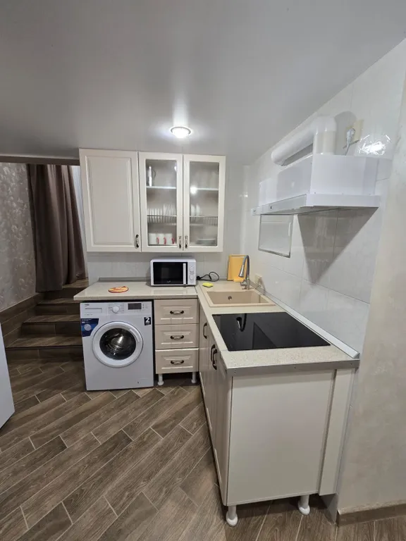 Большая светлая уютная квартира--студия в Горячеводске