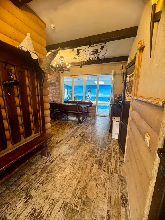 Загородный дом с бассейном