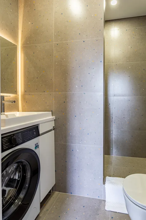 Просторная студия с дизайнерским ремонтом