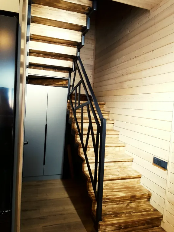 Двухэтажный домик с красивым видом на горы