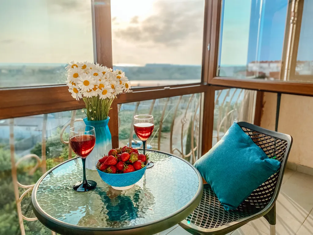 2-комнатные видовые апартаменты с бассейном у моря