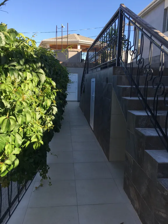 Дом с бассейном, баней и видом на море