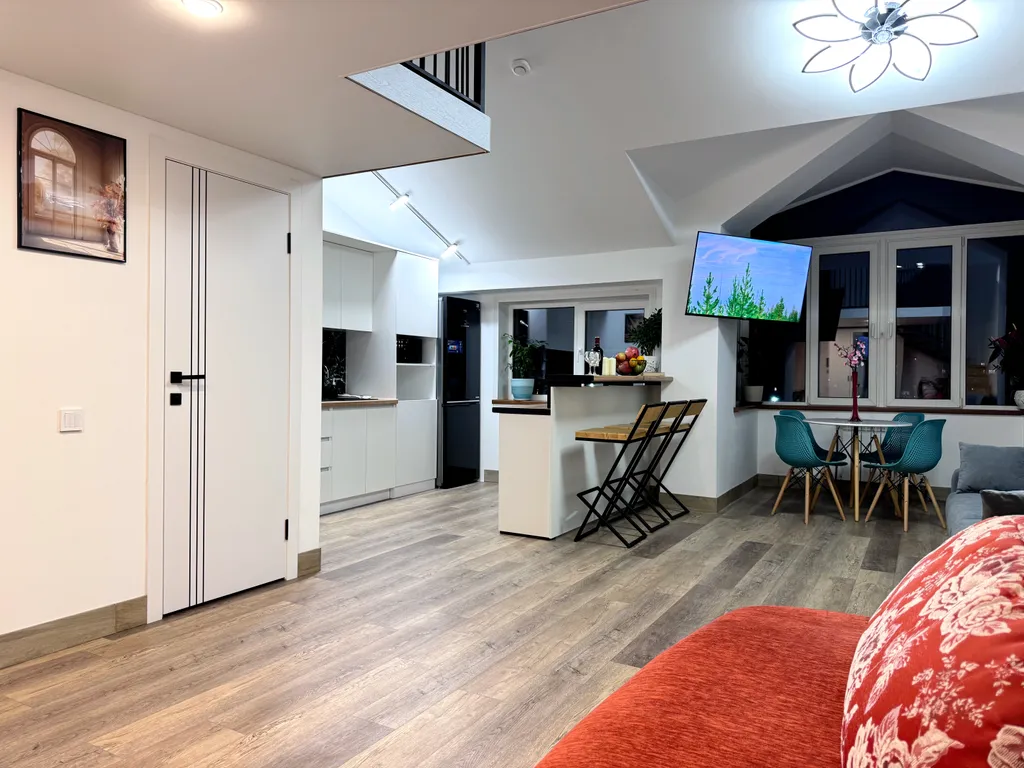 Комфортный двухуровневый апартамент в элитном комплексе