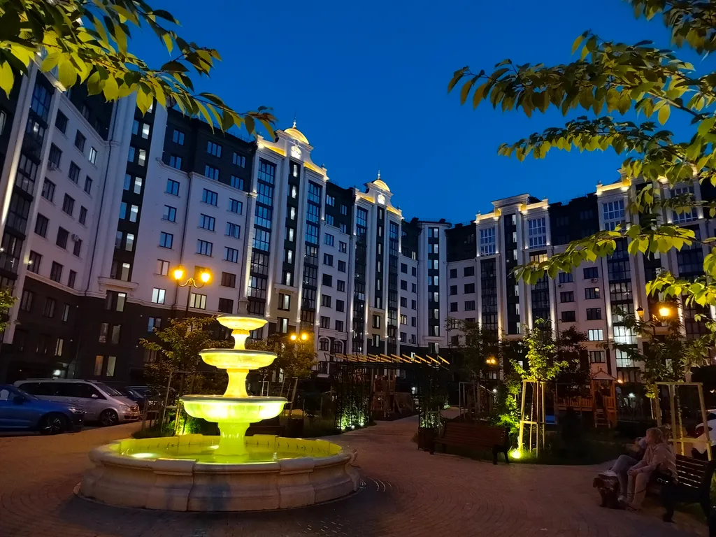 Лиловая студия у моря