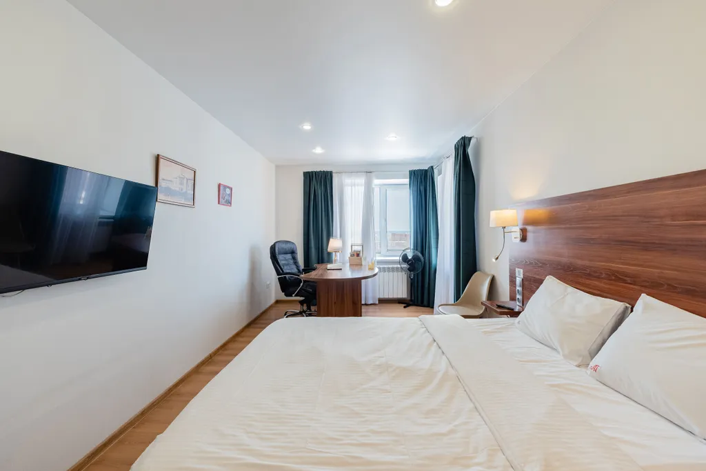 Комфортная двухкомнатная квартира у Лагерного сада