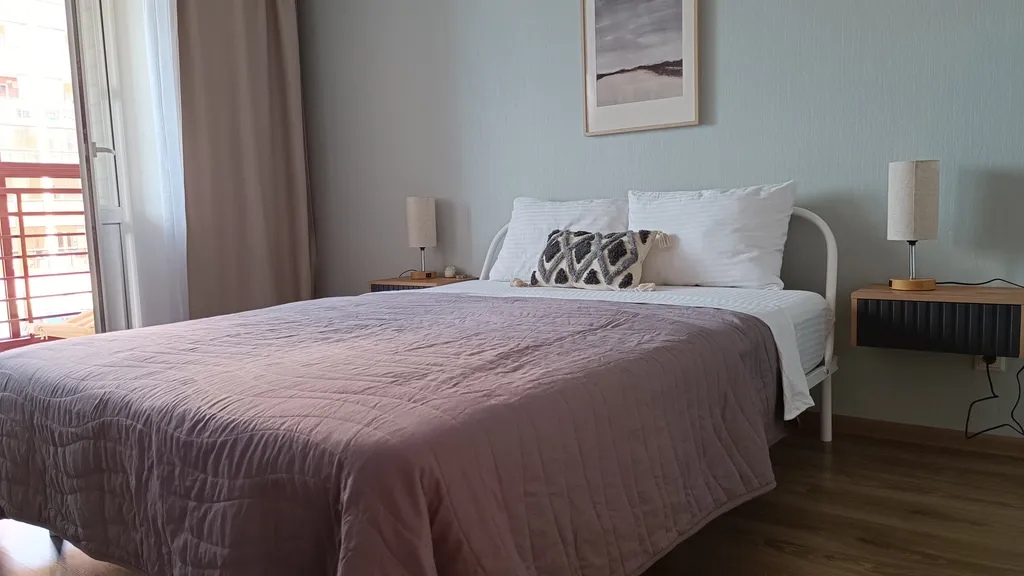 Квартира Евротрешка Pink с видом на воду и выходом на пляж — аренда посуточно в Мокшино