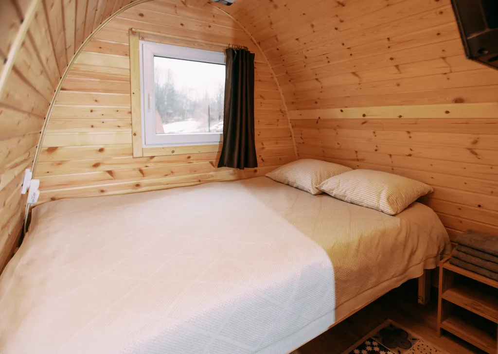 Рорбу домик рыбака на берегу реки Янисйоки