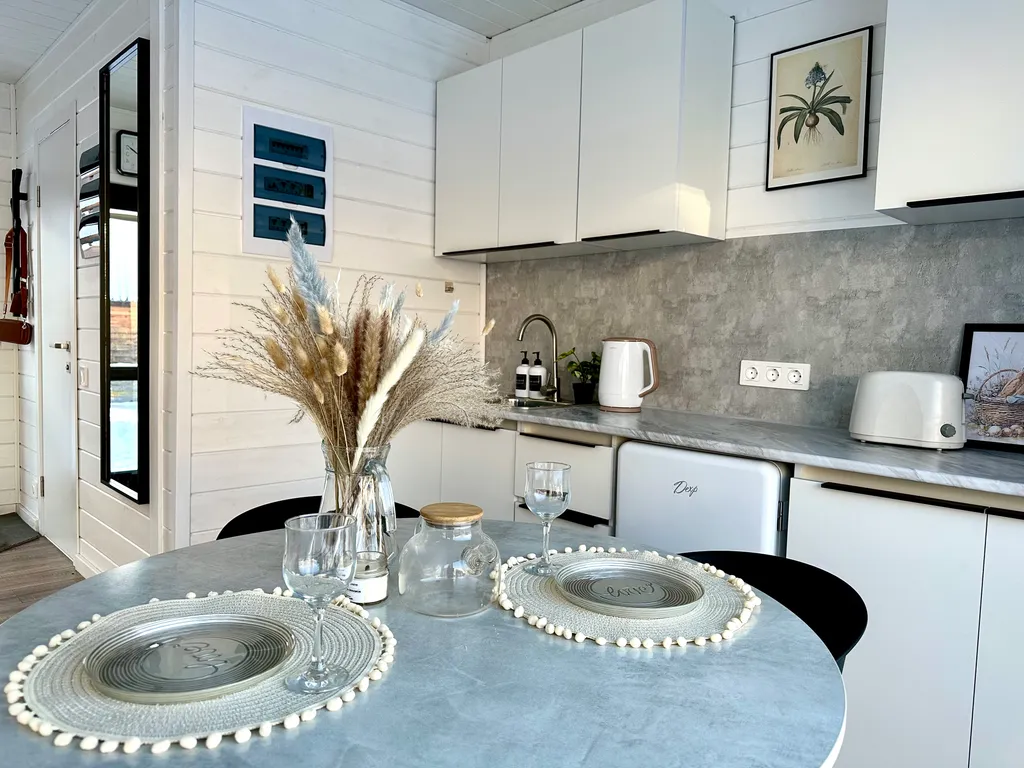 Домик у озера с баней и чаном