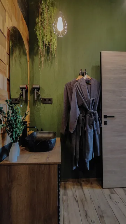 Домик для пар, чаном на дровах и видом на березовый лес в МО.