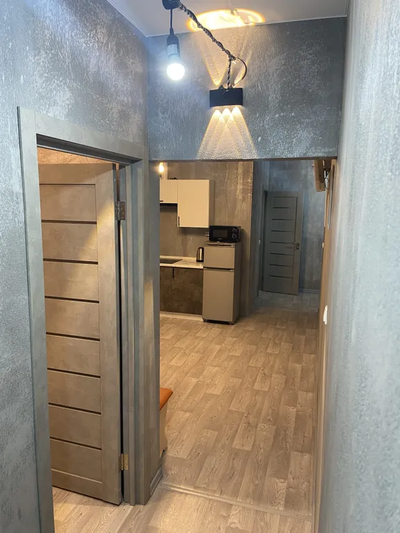 Дом в черте города в сосновом лесу