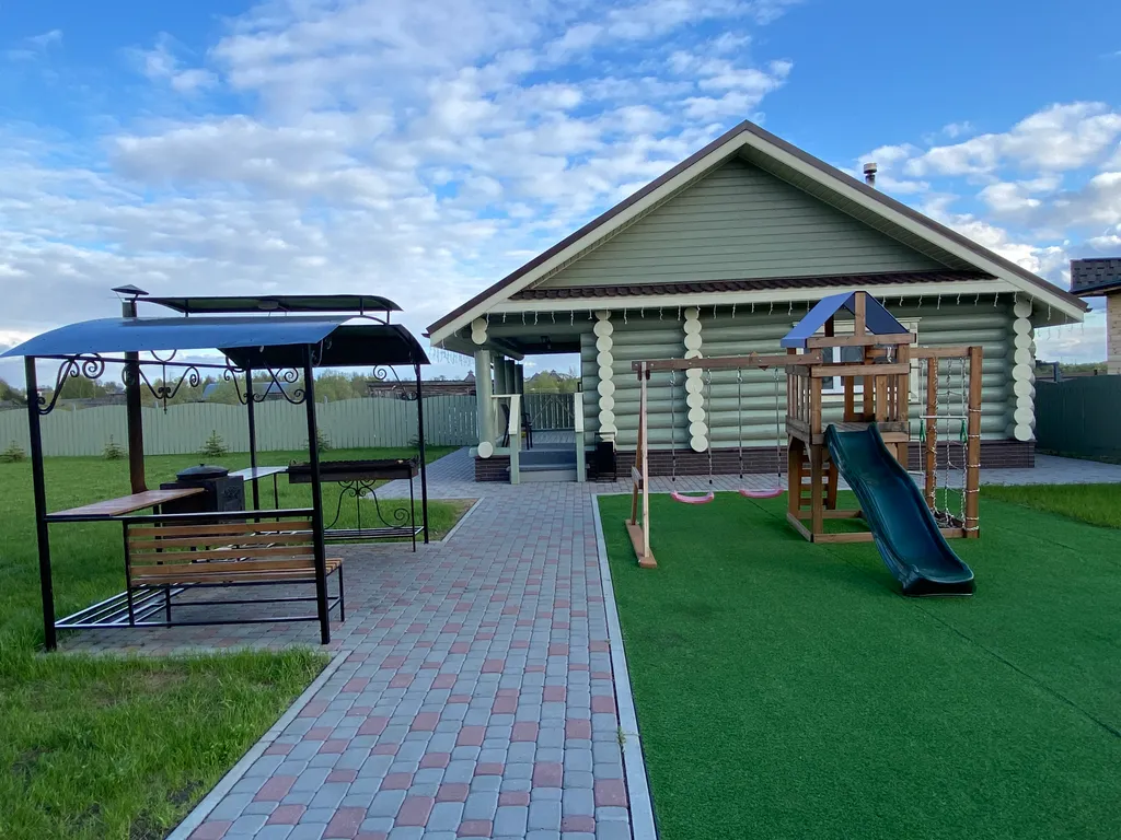 Уютный дом с большой верандой