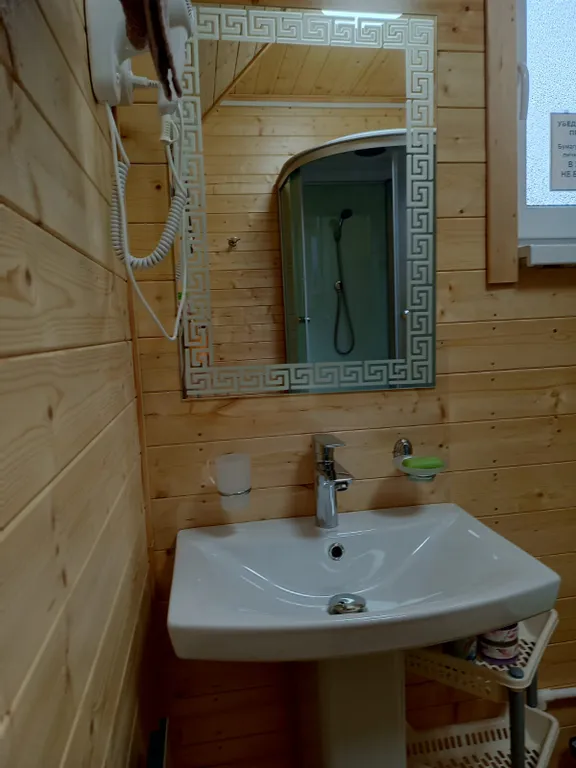 Половина 2х этажного коттеджа с отдельным входом