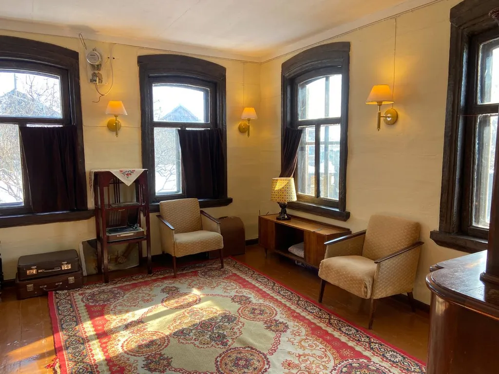 Восстановленная уютная русская изба со всеми удобствами