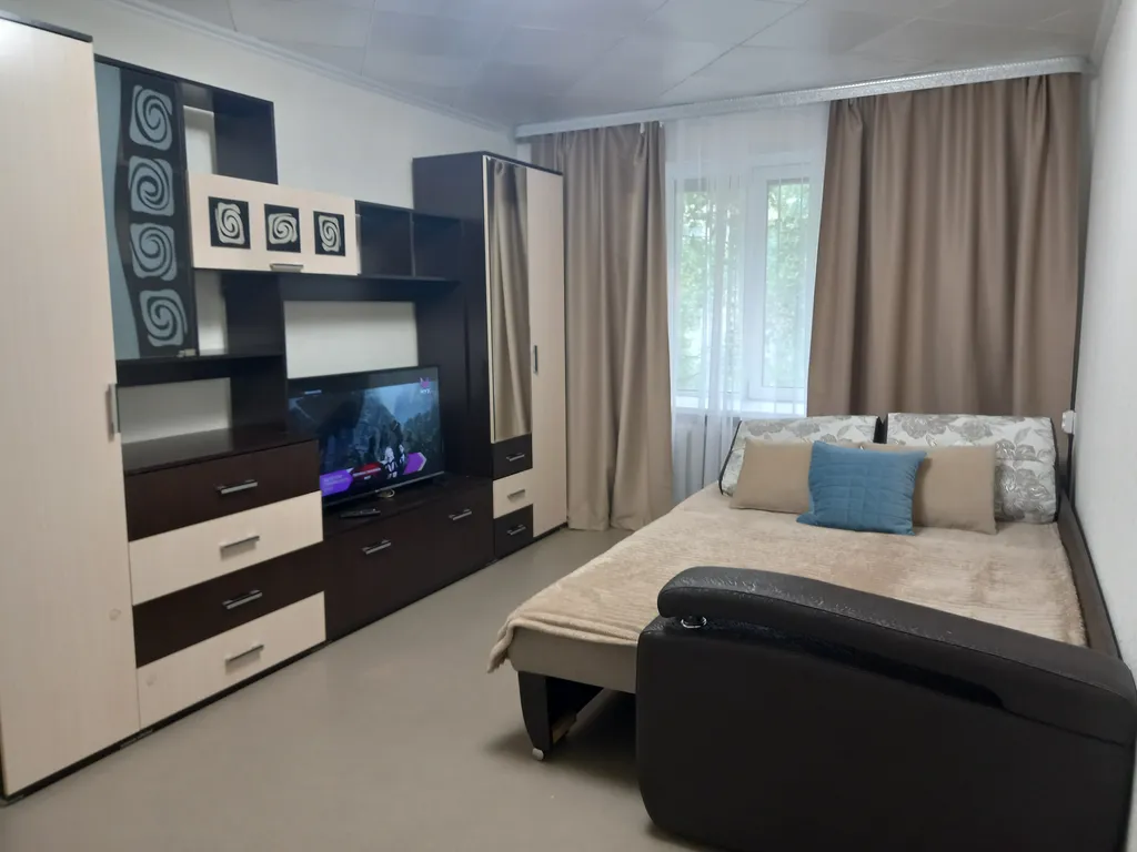 Квартира двухкомнатная в центре для командированных — аренда посуточно в Мирный