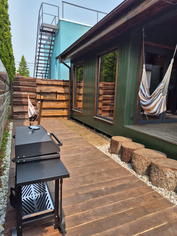 Сказочный уютный домик у моря